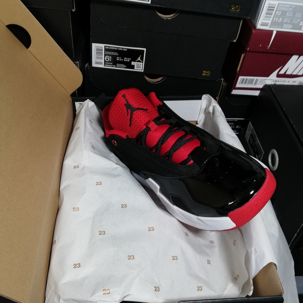 AIR JORDAN MAX AURA6 DNA MEN'S US SZ10 BRAND NEW IN BOX
